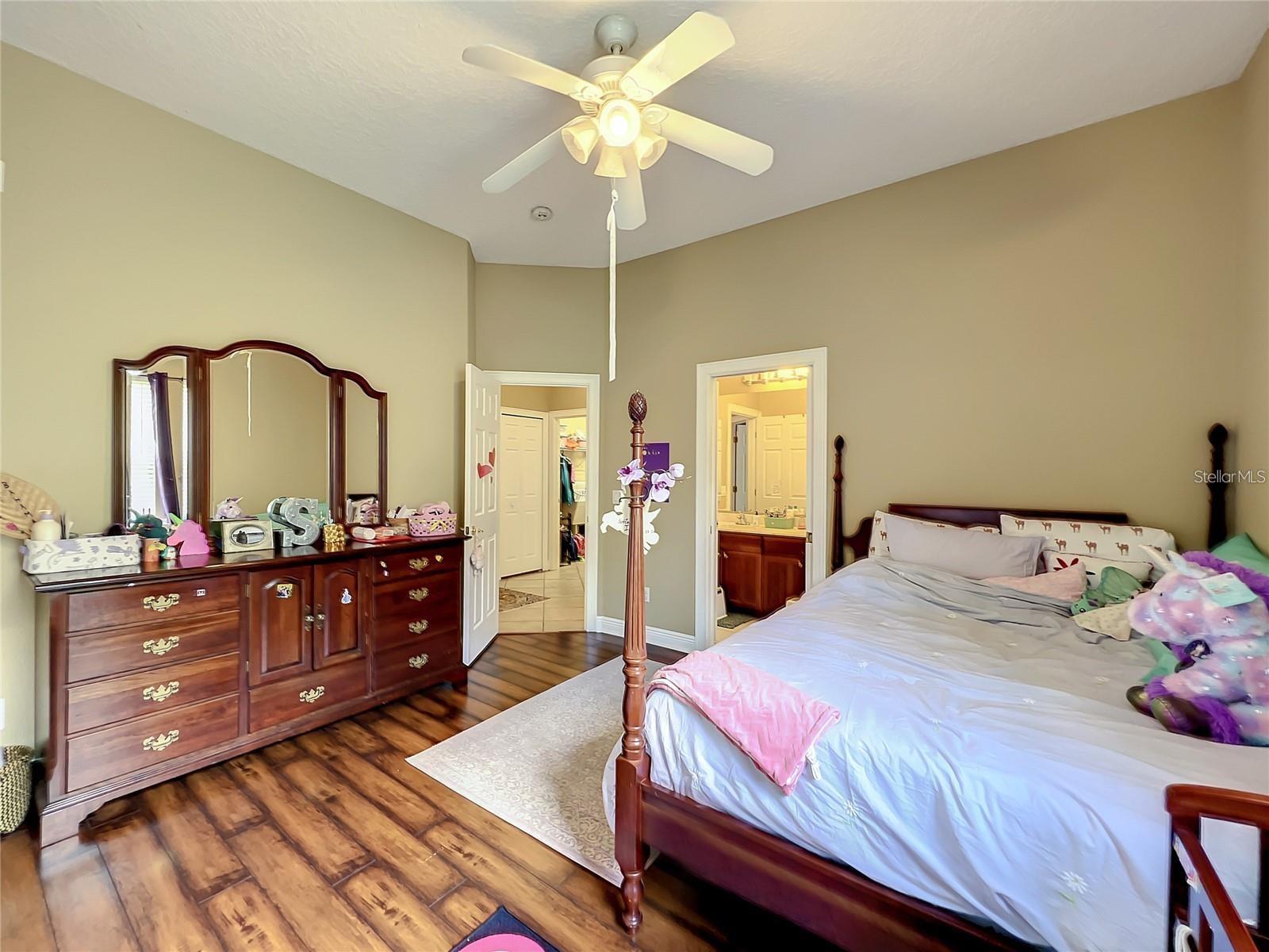 Image 14 of 19 For 709 Broadoak Loop