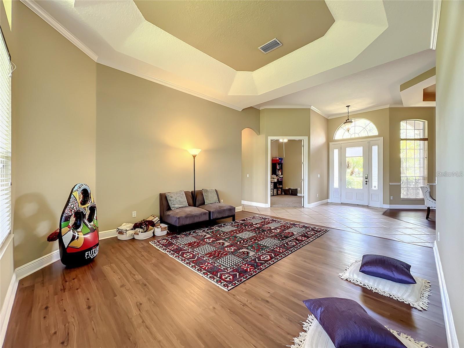 Image 6 of 19 For 709 Broadoak Loop