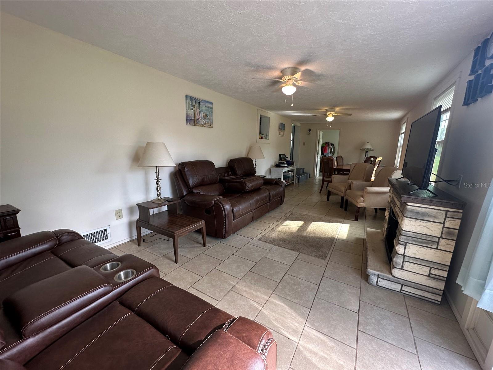 Image 17 of 38 For 55045 6th Street