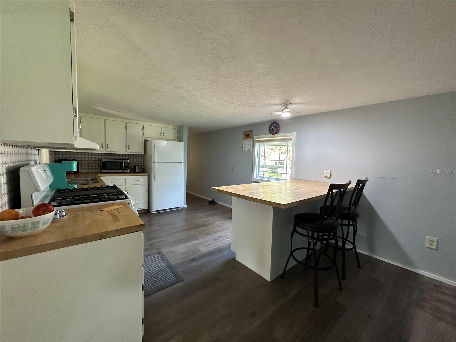 Image 4 of 38 For 55045 6th Street