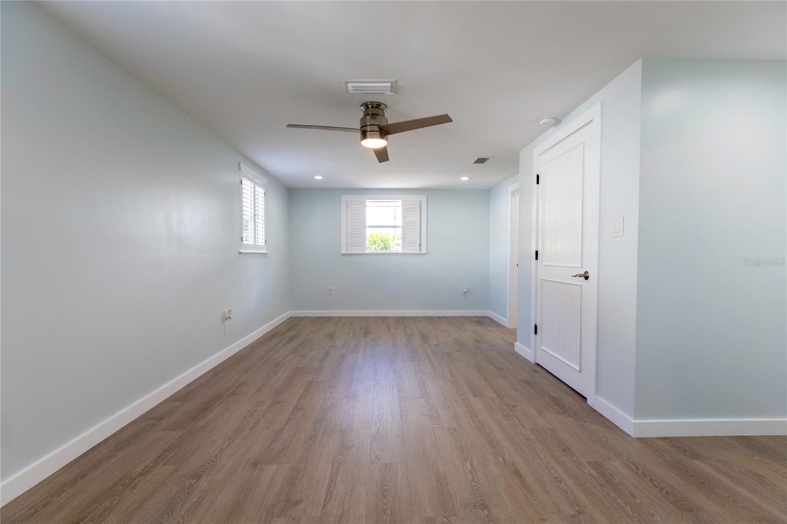 Image 13 of 40 For 5923 Briarwood Avenue