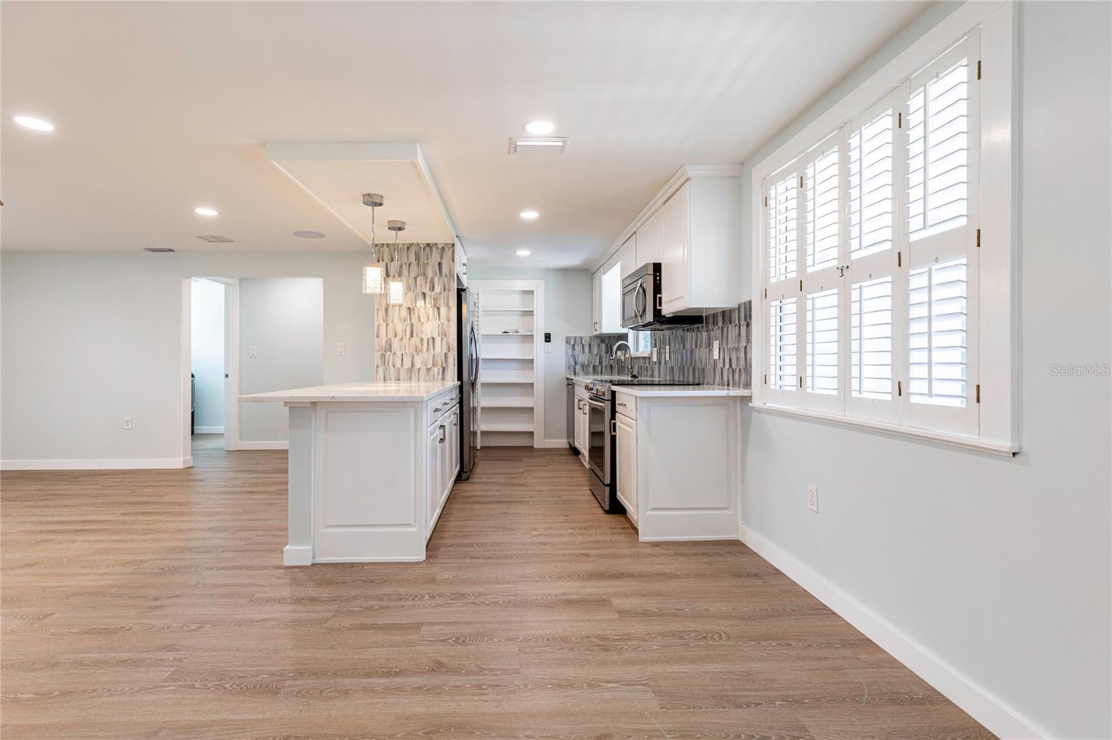 Image 3 of 40 For 5923 Briarwood Avenue