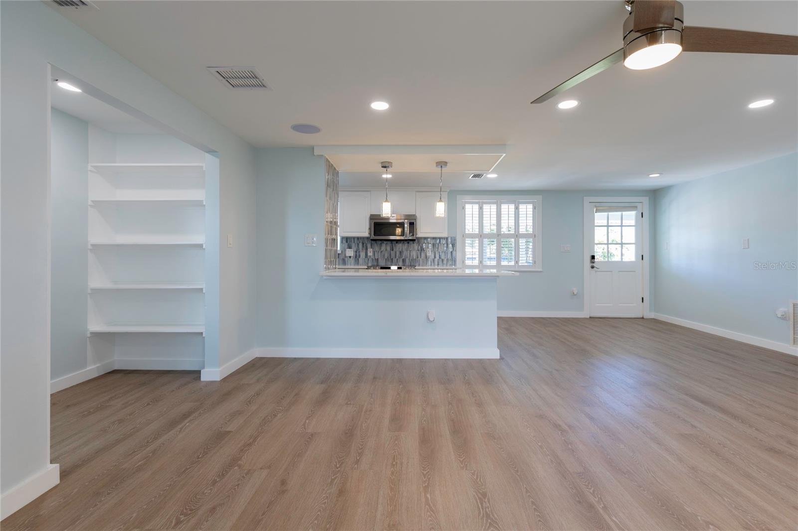 Image 4 of 40 For 5923 Briarwood Avenue