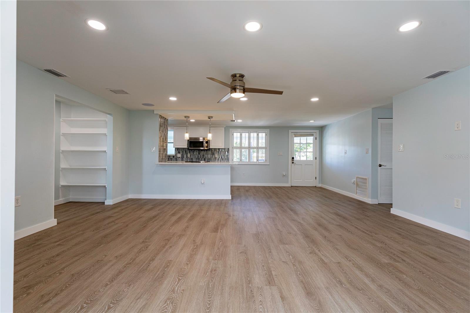 Image 5 of 40 For 5923 Briarwood Avenue