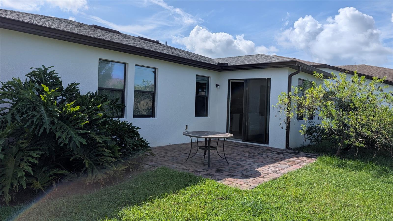 Image 12 of 12 For 960 Vicenza Street