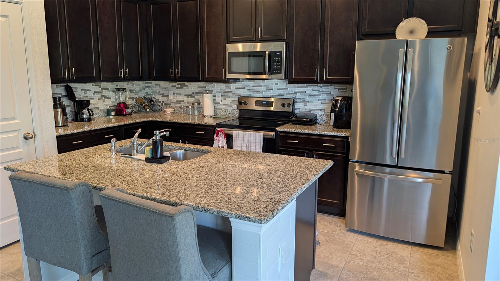 Image 4 of 12 For 960 Vicenza Street