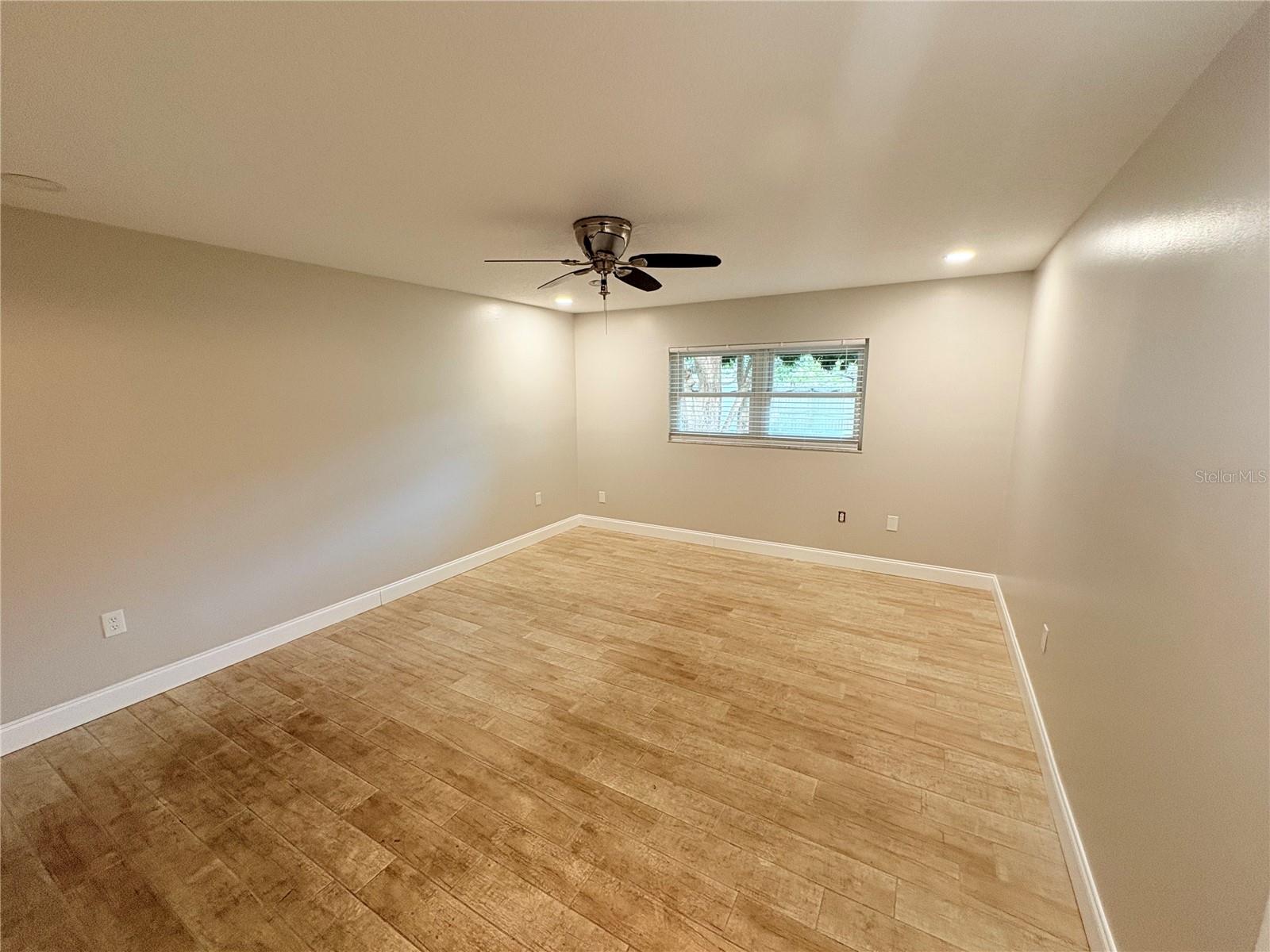 Listing photo id 12 for 1225 Nolton Way