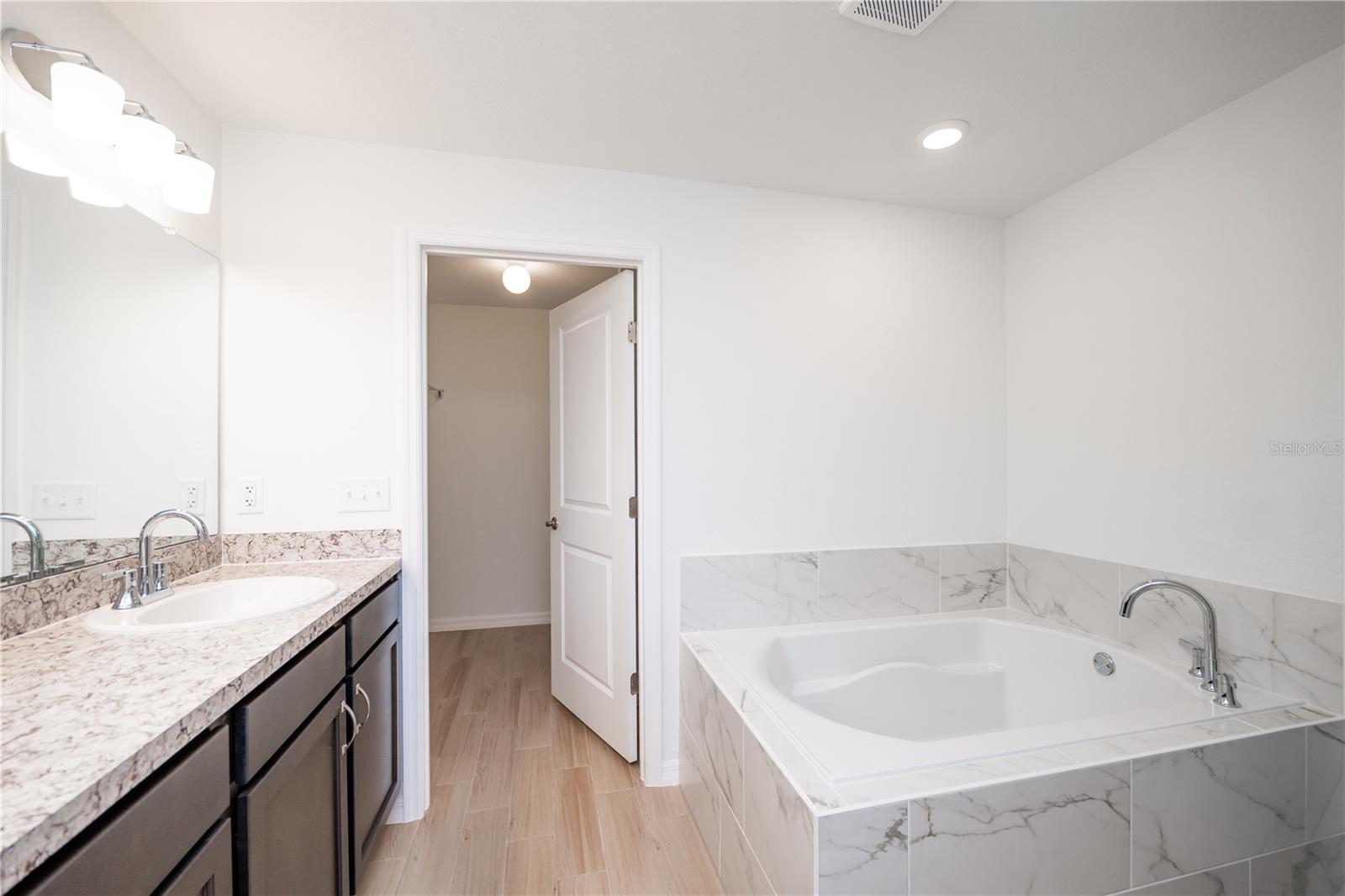 Image 17 of 29 For 446 Brady Street