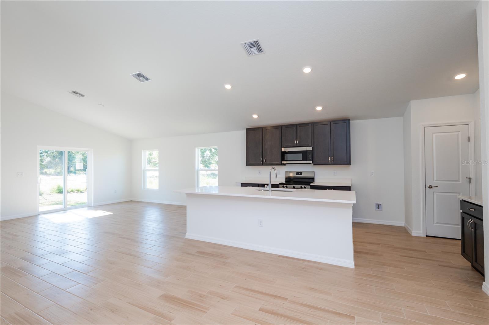 Image 5 of 29 For 446 Brady Street