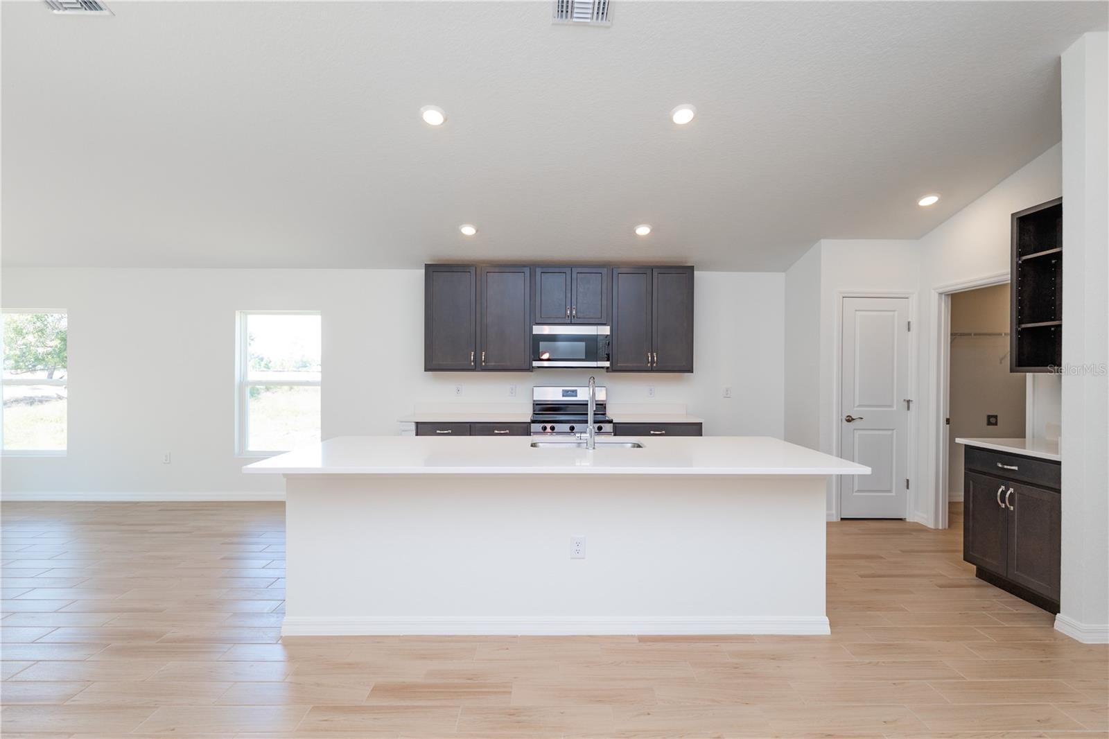 Image 6 of 29 For 446 Brady Street