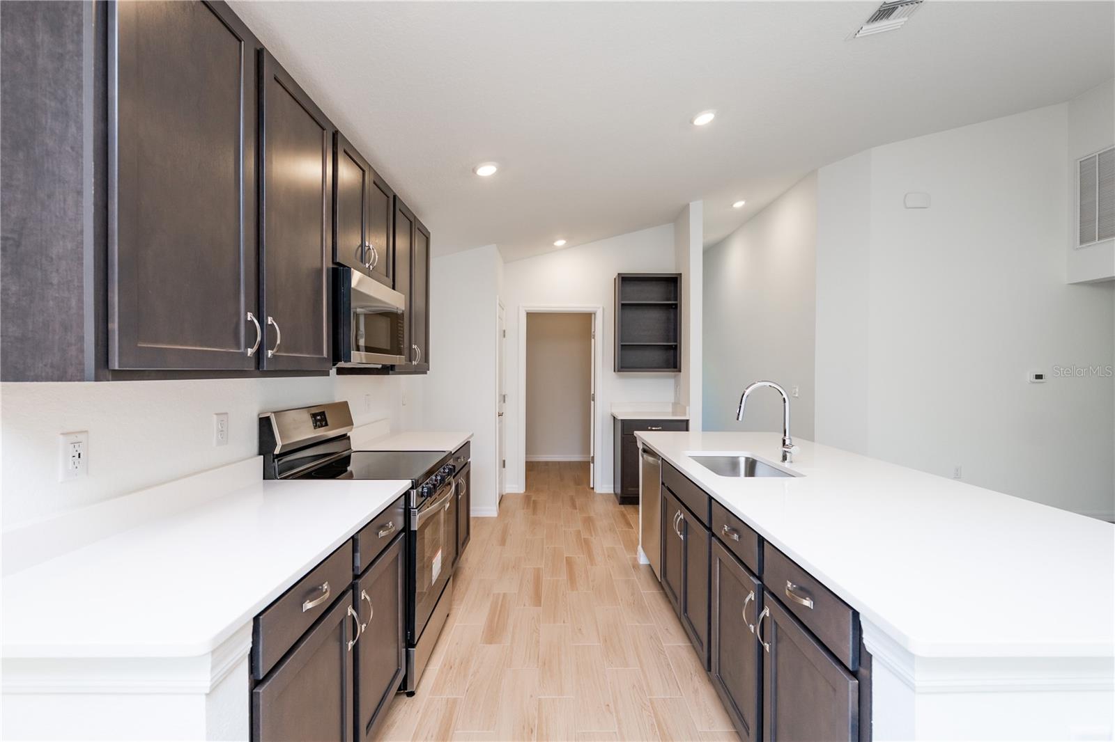 Image 7 of 29 For 446 Brady Street