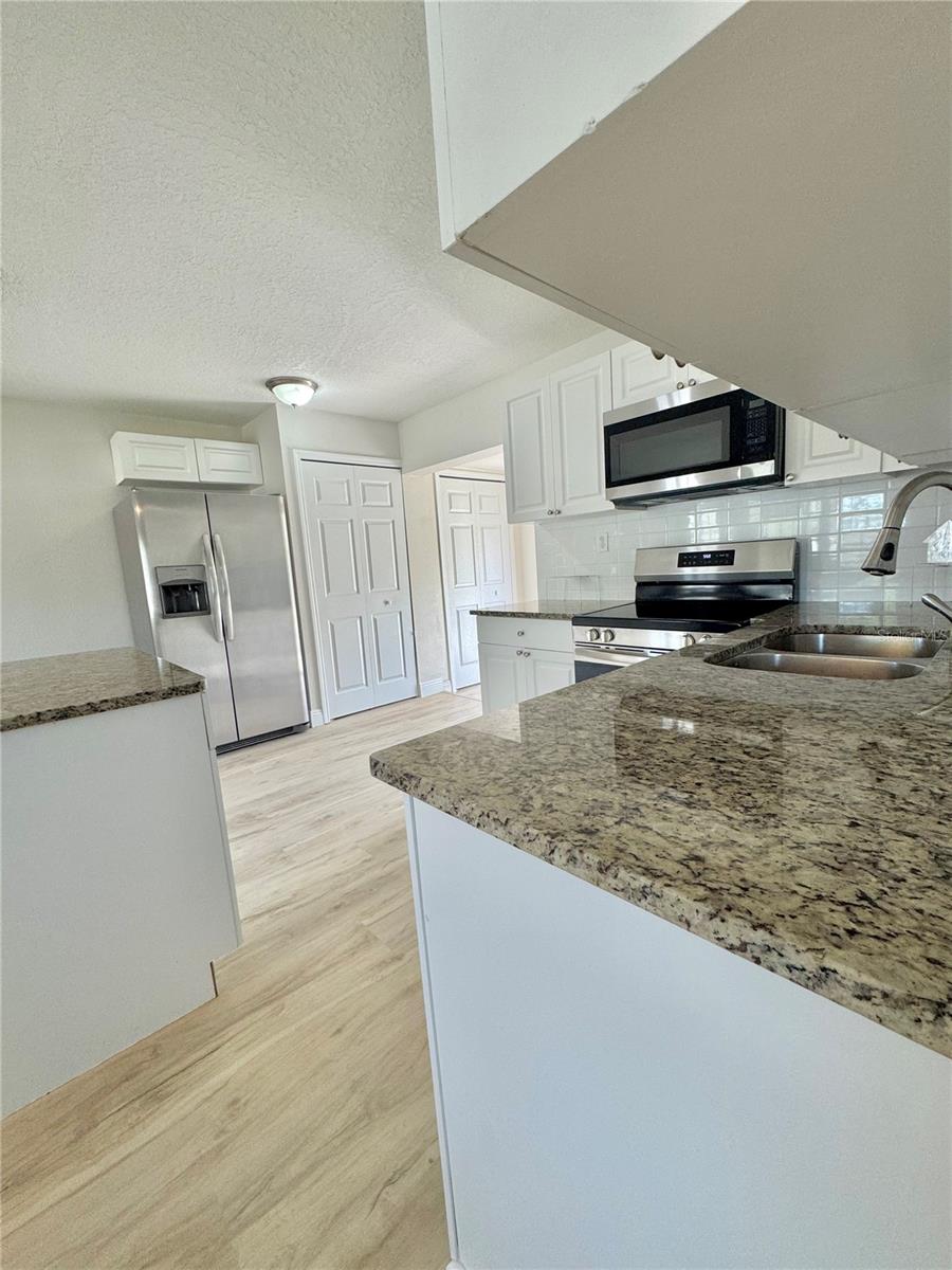 Image 11 of 31 For 2336 Nansen Avenue