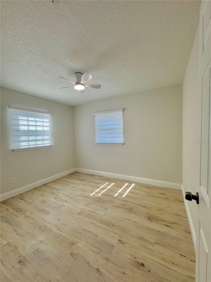Image 21 of 31 For 2336 Nansen Avenue