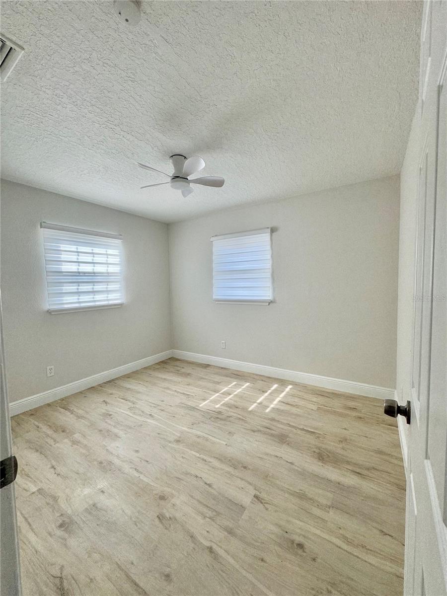 Image 22 of 31 For 2336 Nansen Avenue