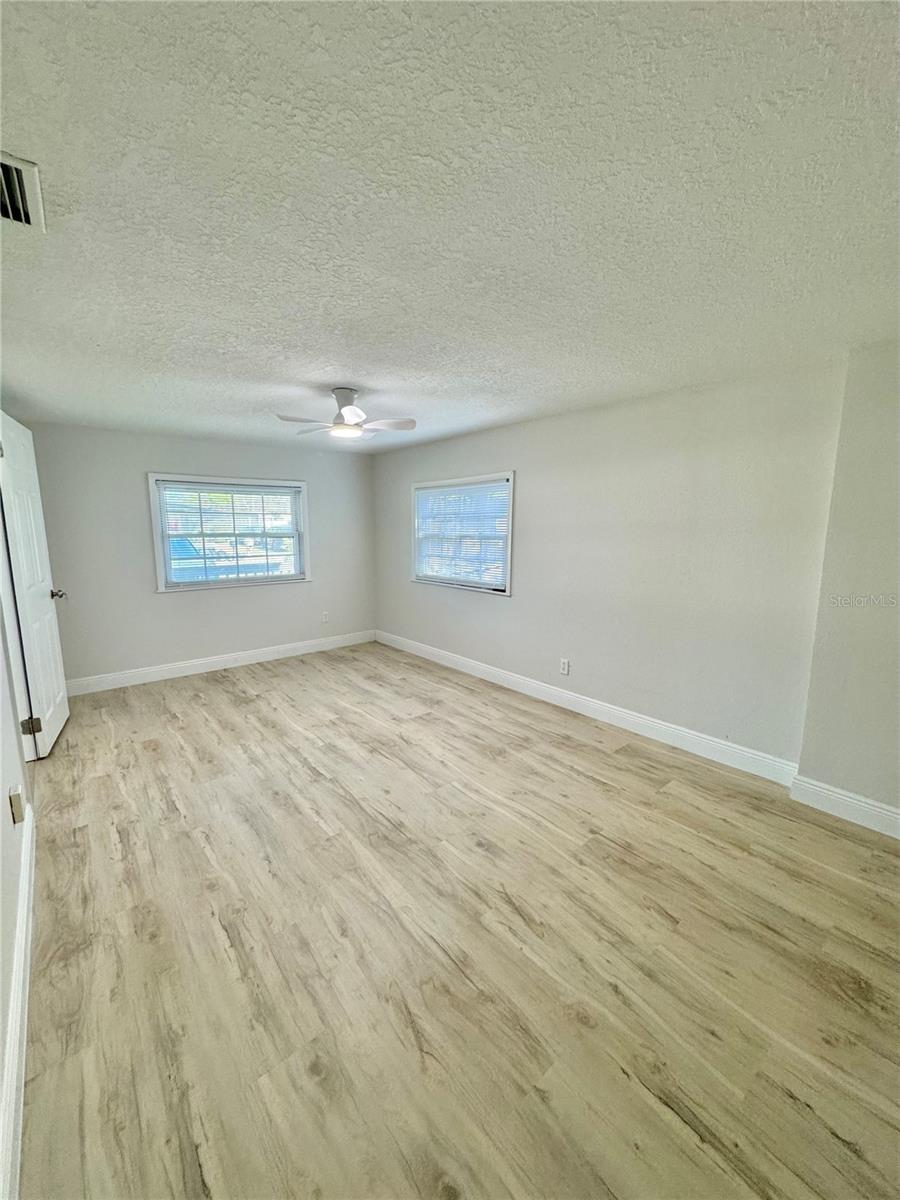Image 23 of 31 For 2336 Nansen Avenue