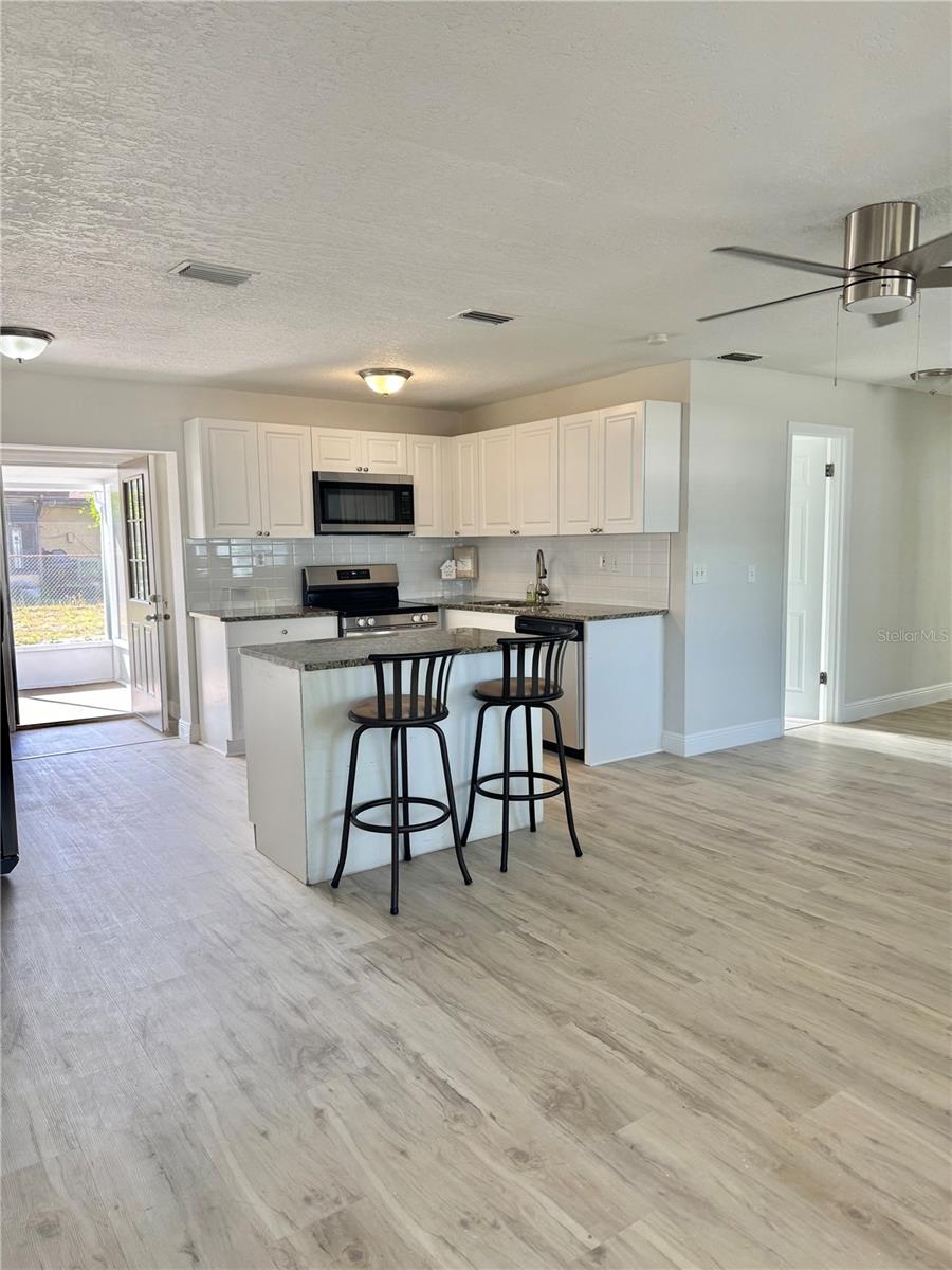 Image 4 of 31 For 2336 Nansen Avenue