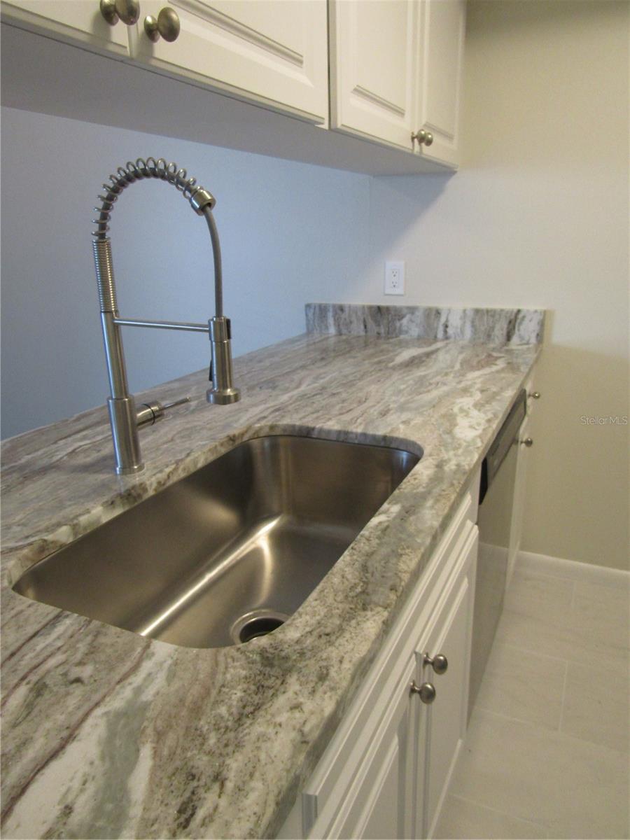 Image 7 of 19 For 3102 Horatio Street 12