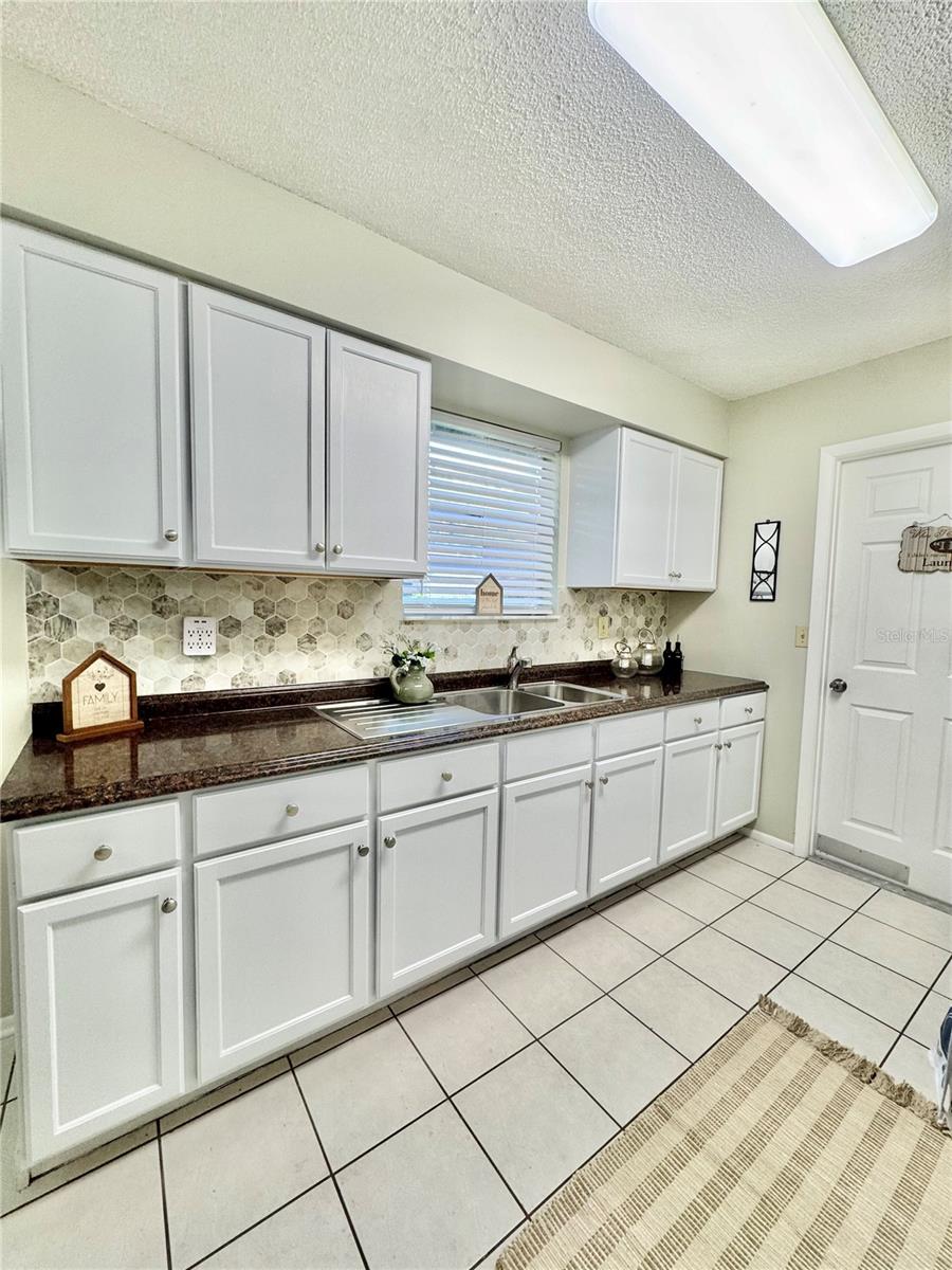 Image 7 of 22 For 11820 Par Terrace