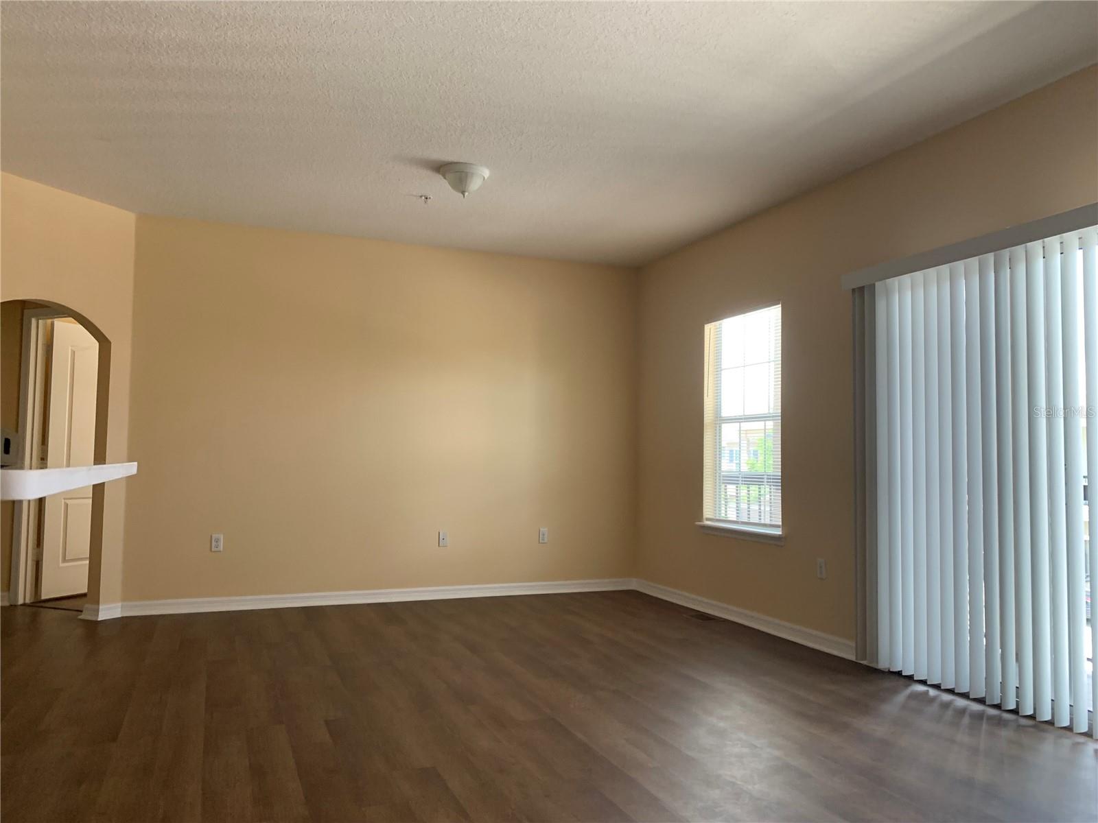 Image 6 of 11 For 1555 Scarlet Oak Loop 113a