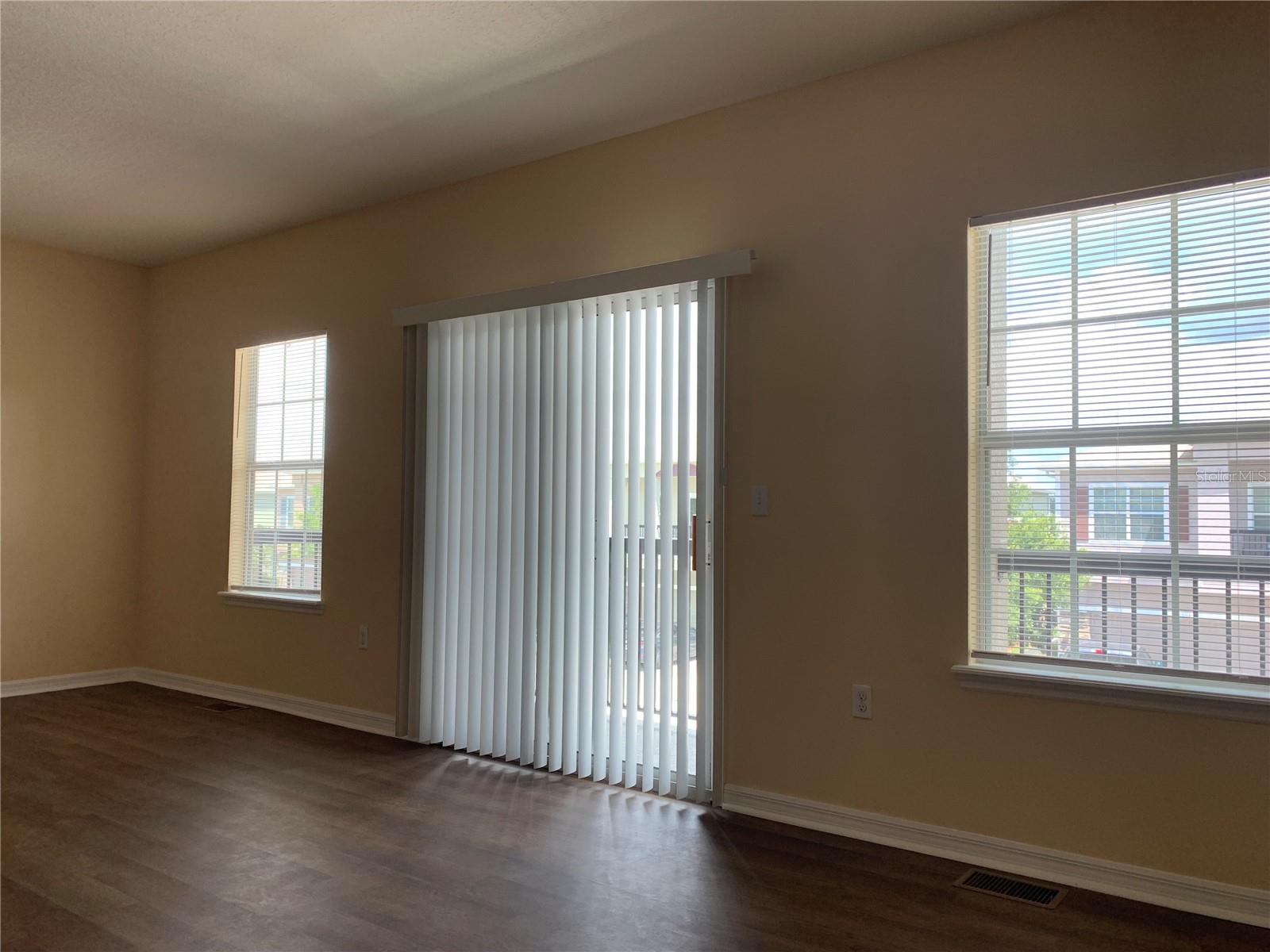 Image 7 of 11 For 1555 Scarlet Oak Loop 113a