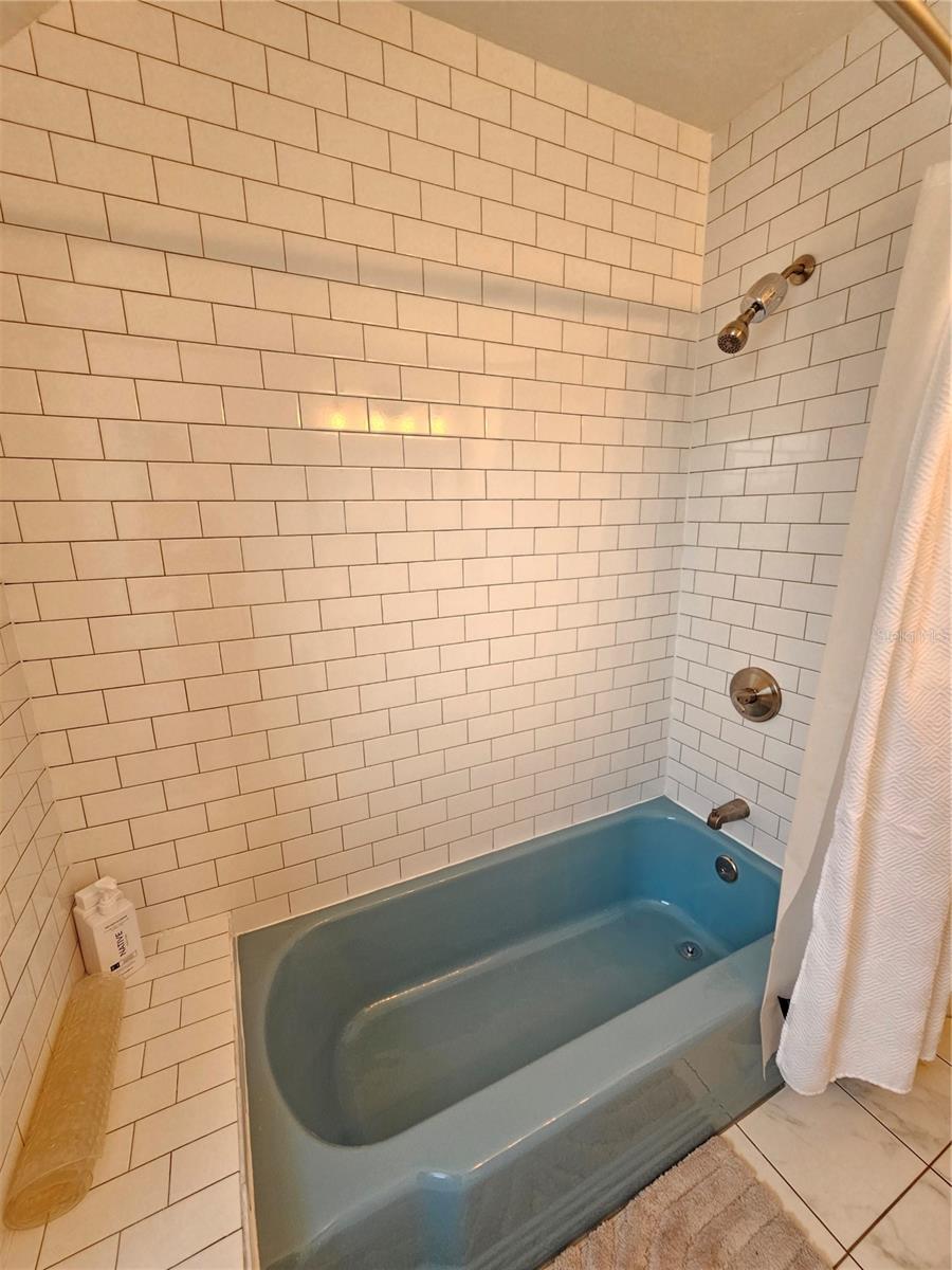 Image 17 of 24 For 6442 Colonial Drive