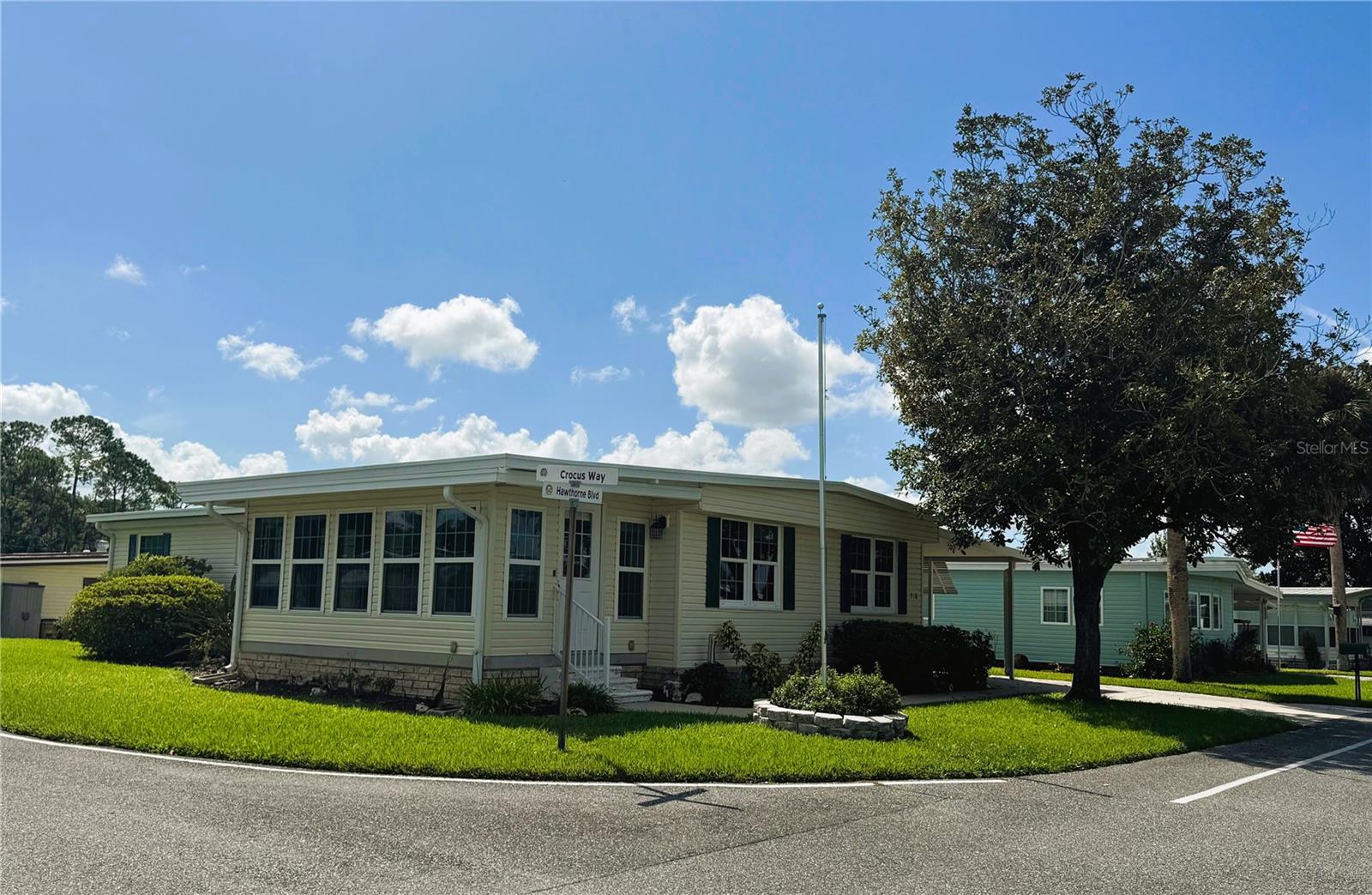 Image 4 of 44 For 518 Hawthorne Boulevard