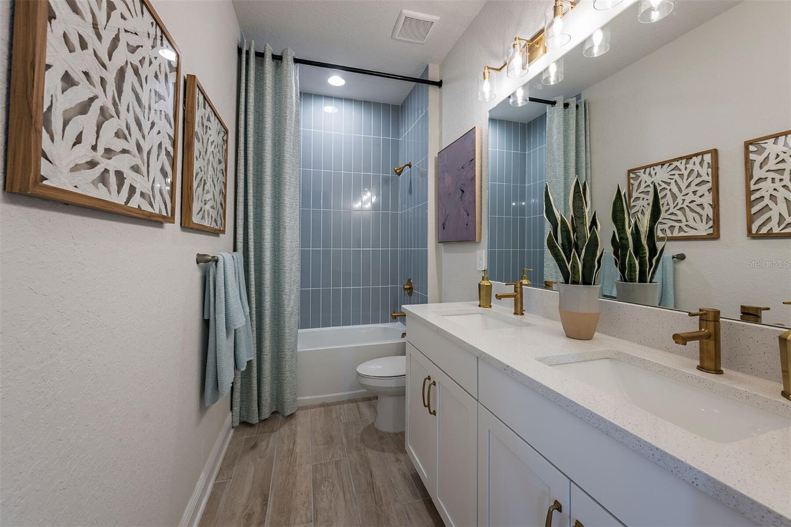 Image 17 of 20 For 204 Vistera Boulevard