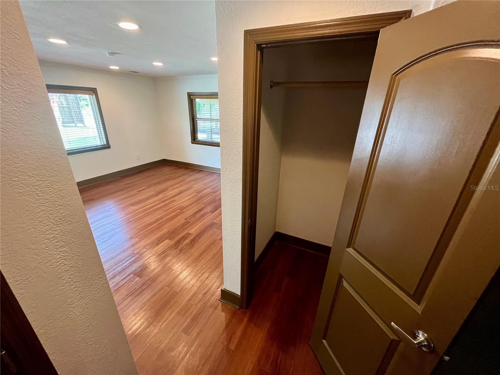 Image 21 of 25 For 1031 40th Avenue
