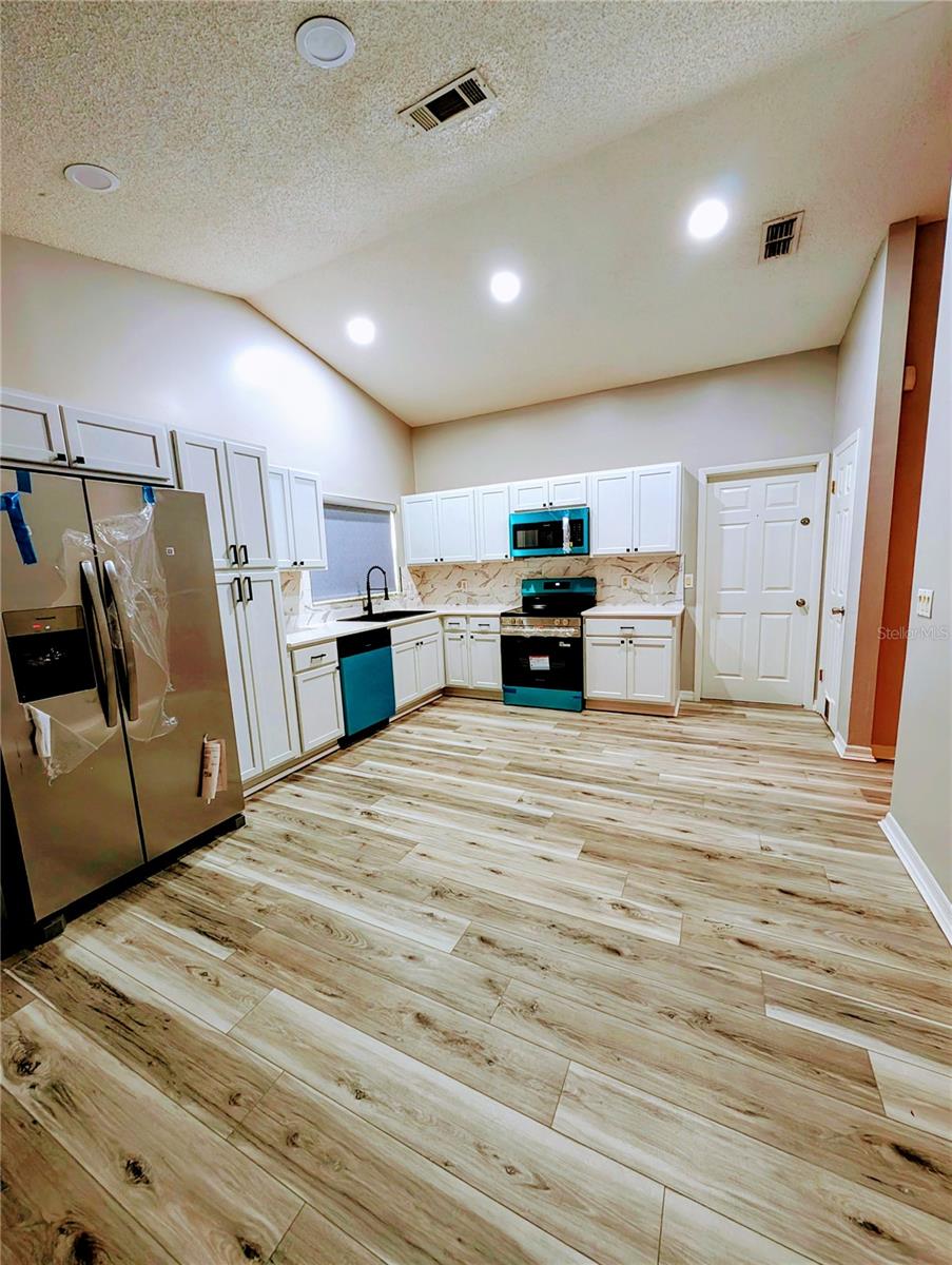 Image 3 of 14 For 12137 Romero Street