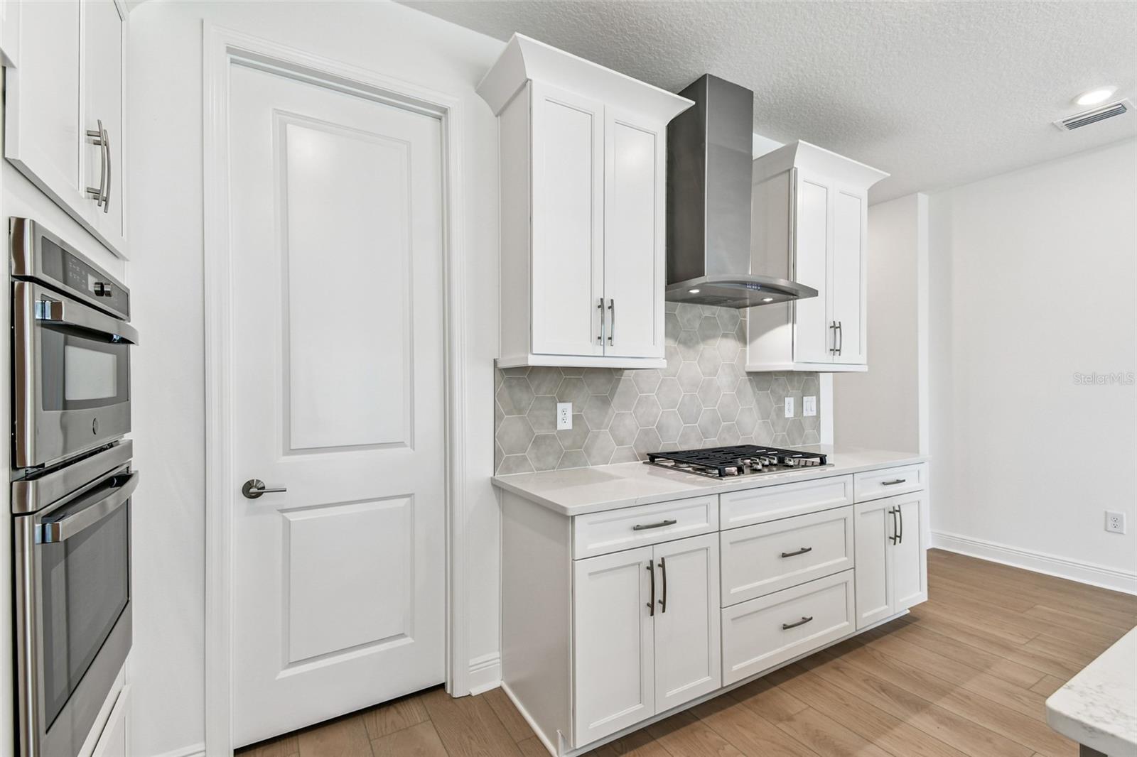 Image 5 of 32 For 7575 Seahawk Avenue