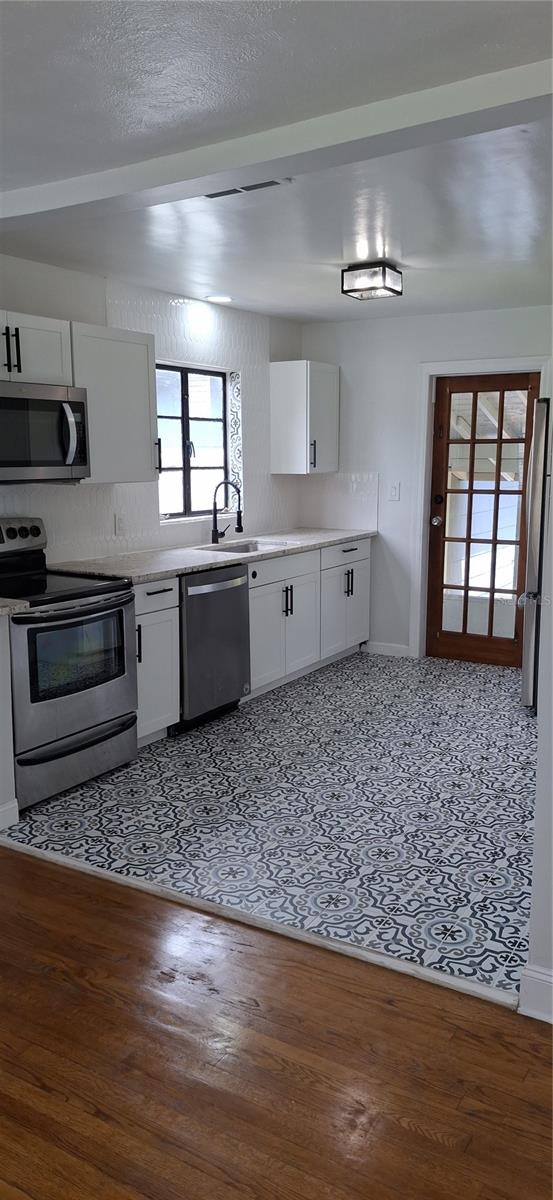 Image 5 of 17 For 510 Ingraham Avenue