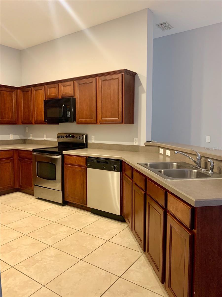 Image 7 of 16 For 7131 Harmony Square Drive S 3