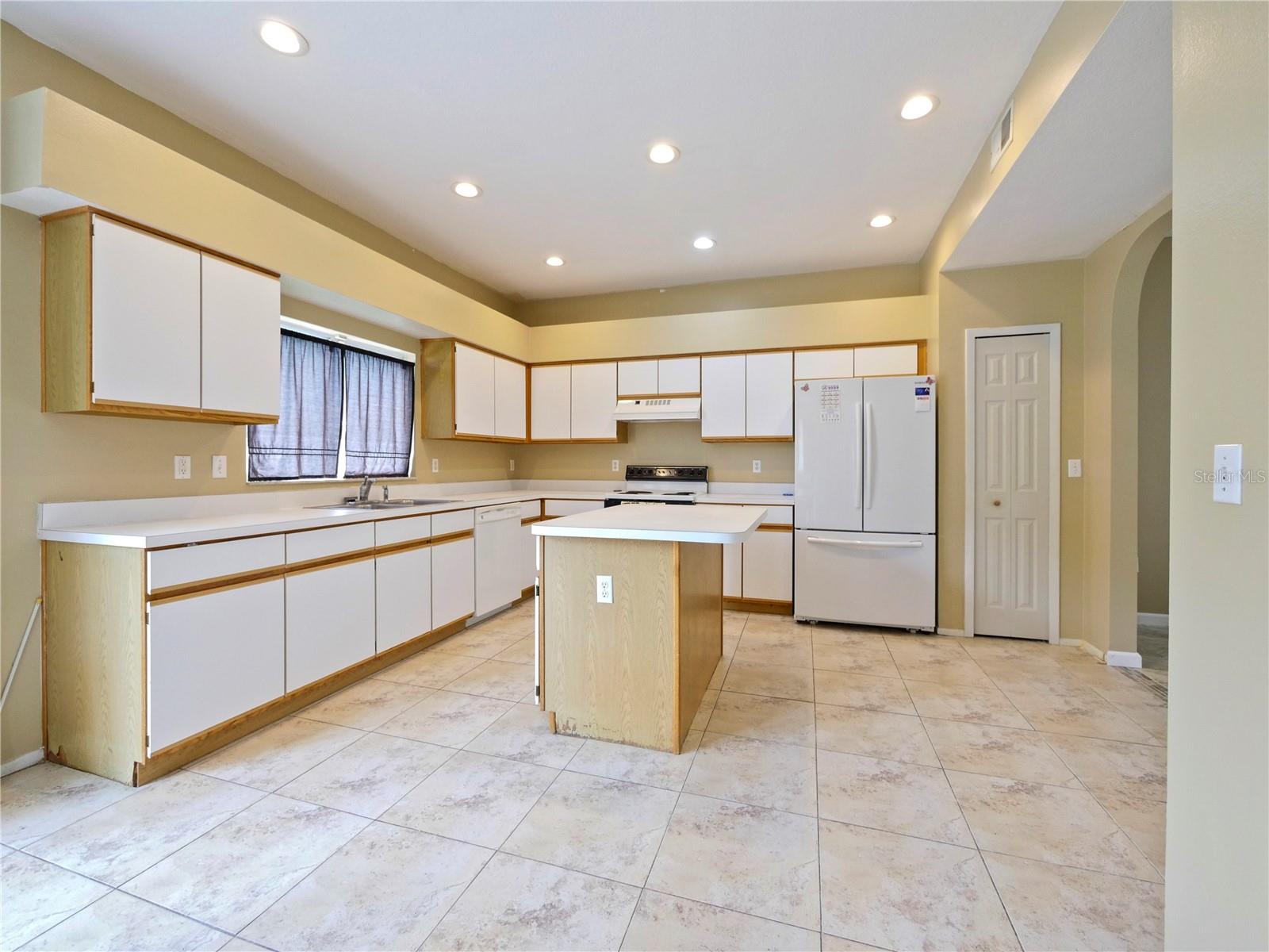 Image 8 of 36 For 1227 Foxforrest Circle