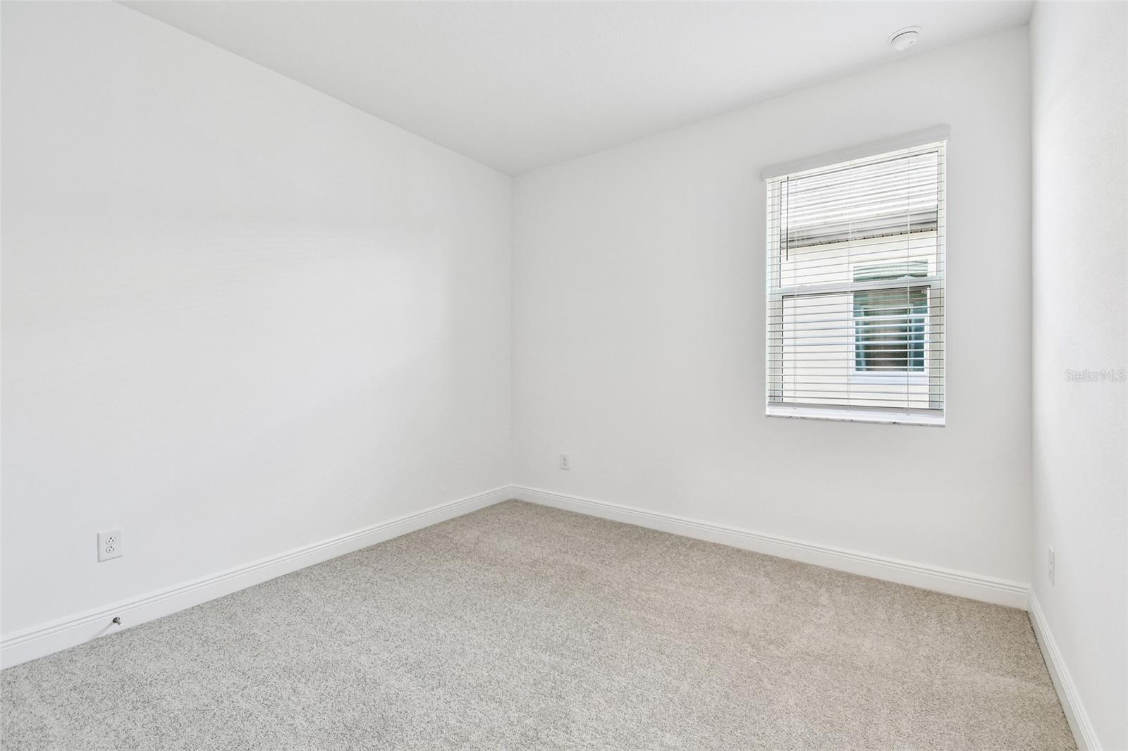 Image 21 of 41 For 17139 Savory Mist Circle