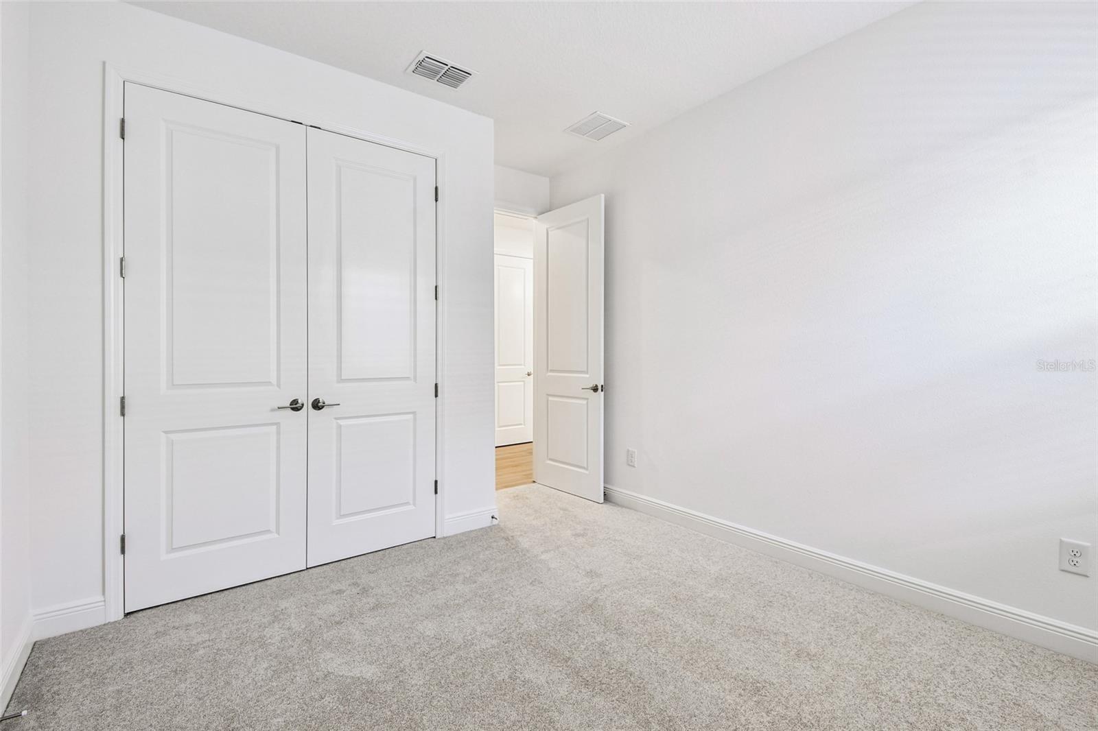 Image 22 of 41 For 17139 Savory Mist Circle