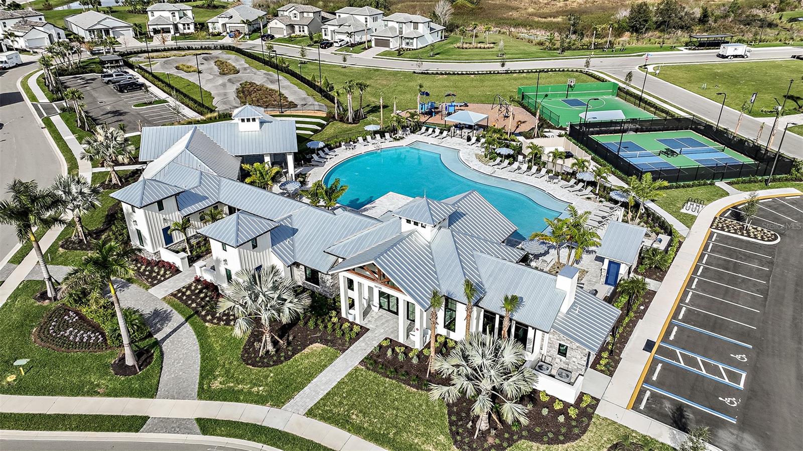 Image 26 of 41 For 17139 Savory Mist Circle