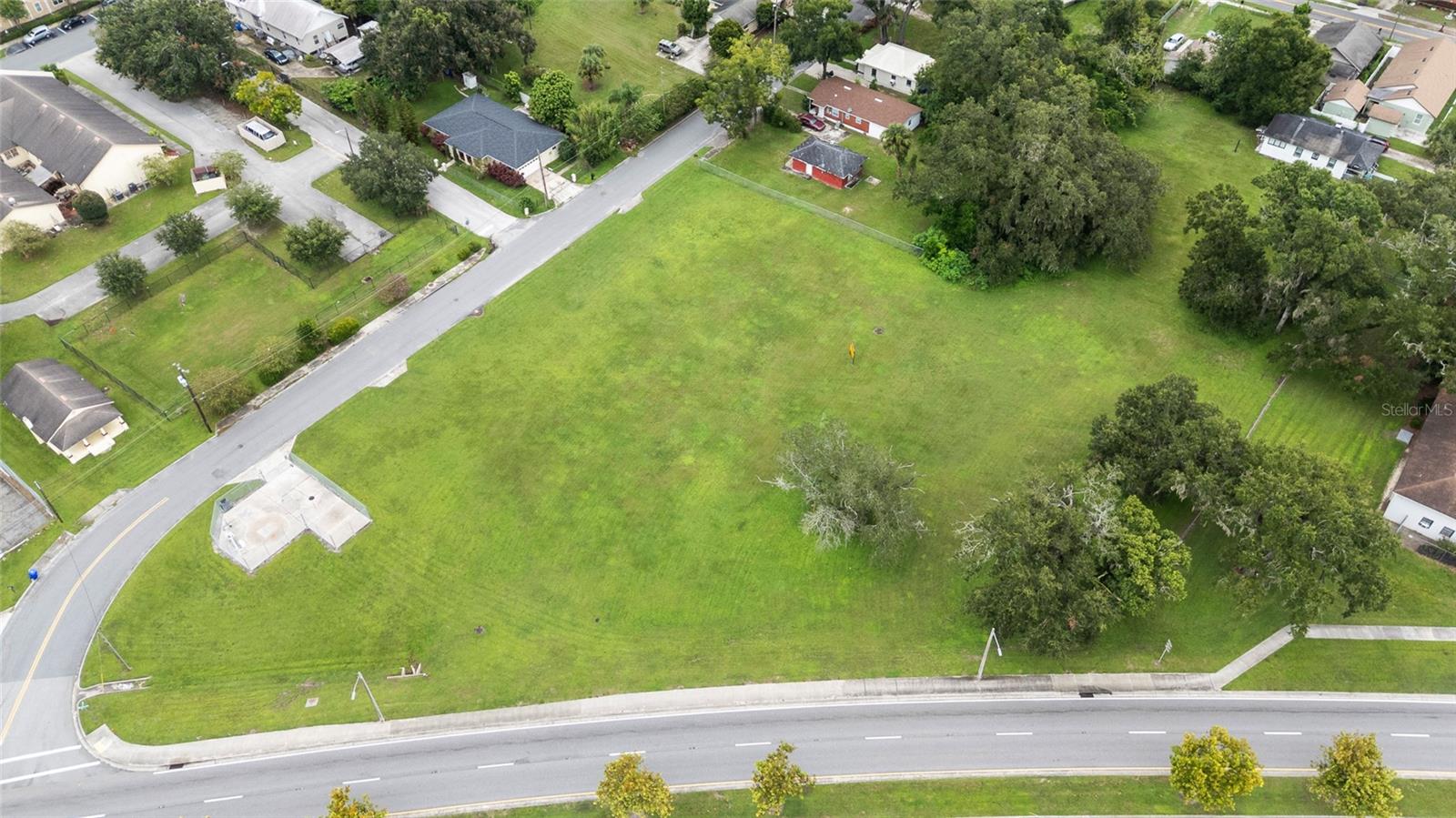 Image 11 of 27 For Emma Street W