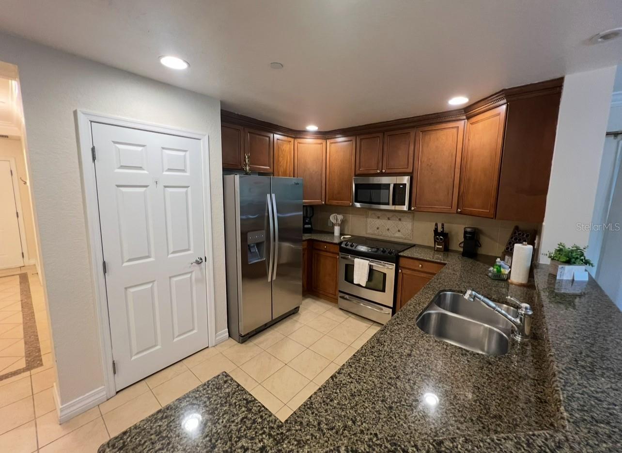 Image 5 of 19 For 7612 Cabana Court 101