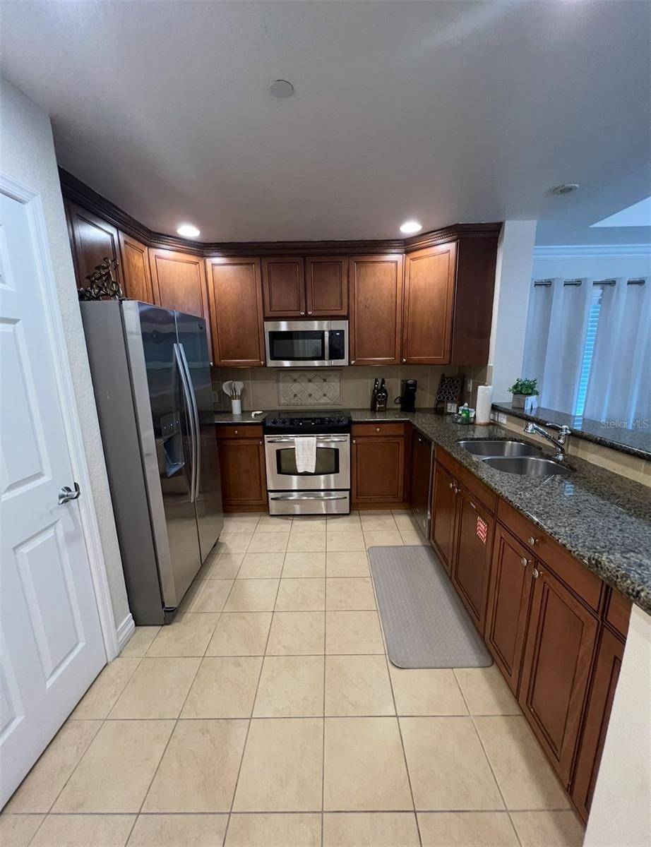 Image 6 of 19 For 7612 Cabana Court 101