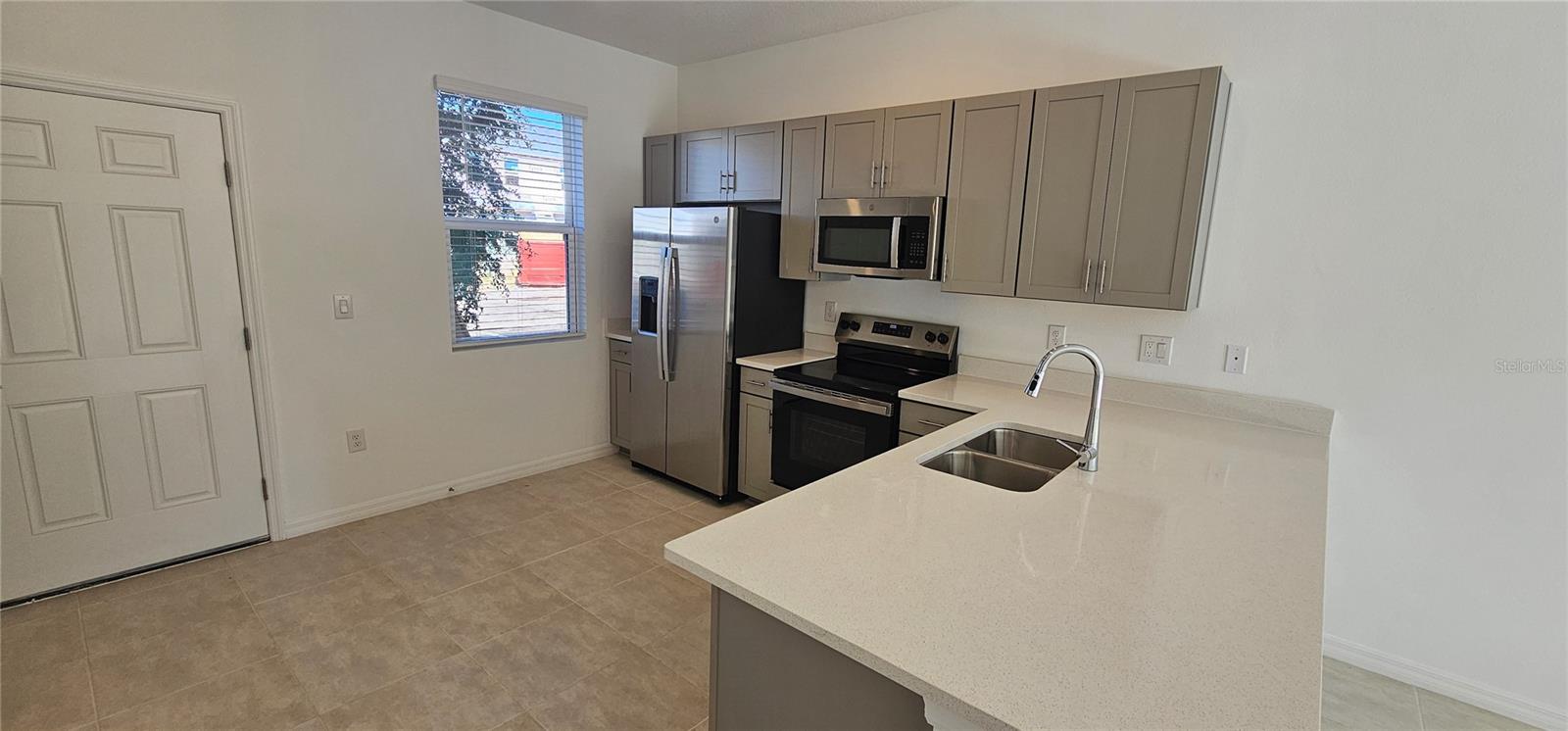 Image 3 of 29 For 8581 Daybreak Street