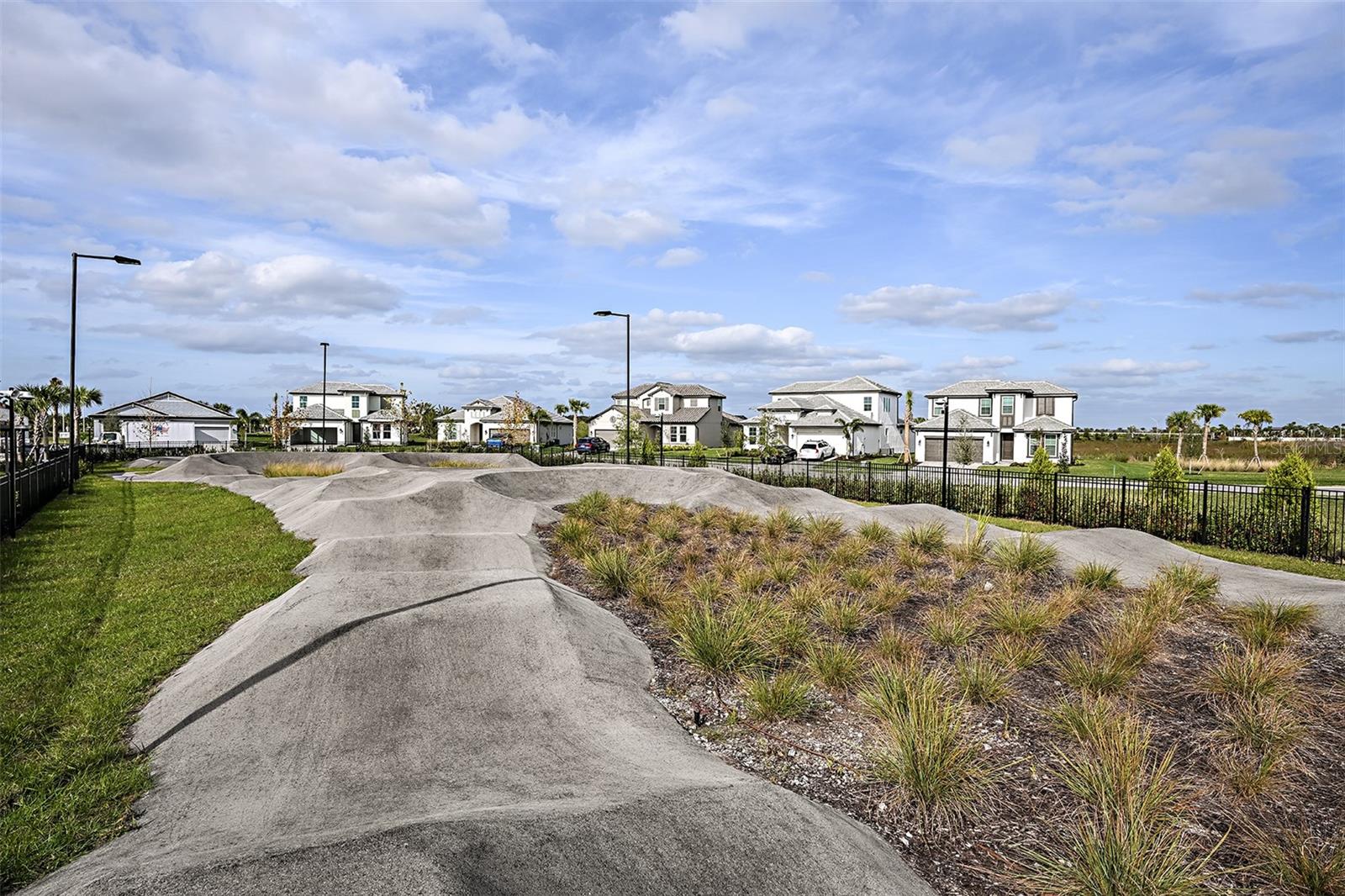 Image 15 of 18 For 17551 Savory Mist Circle