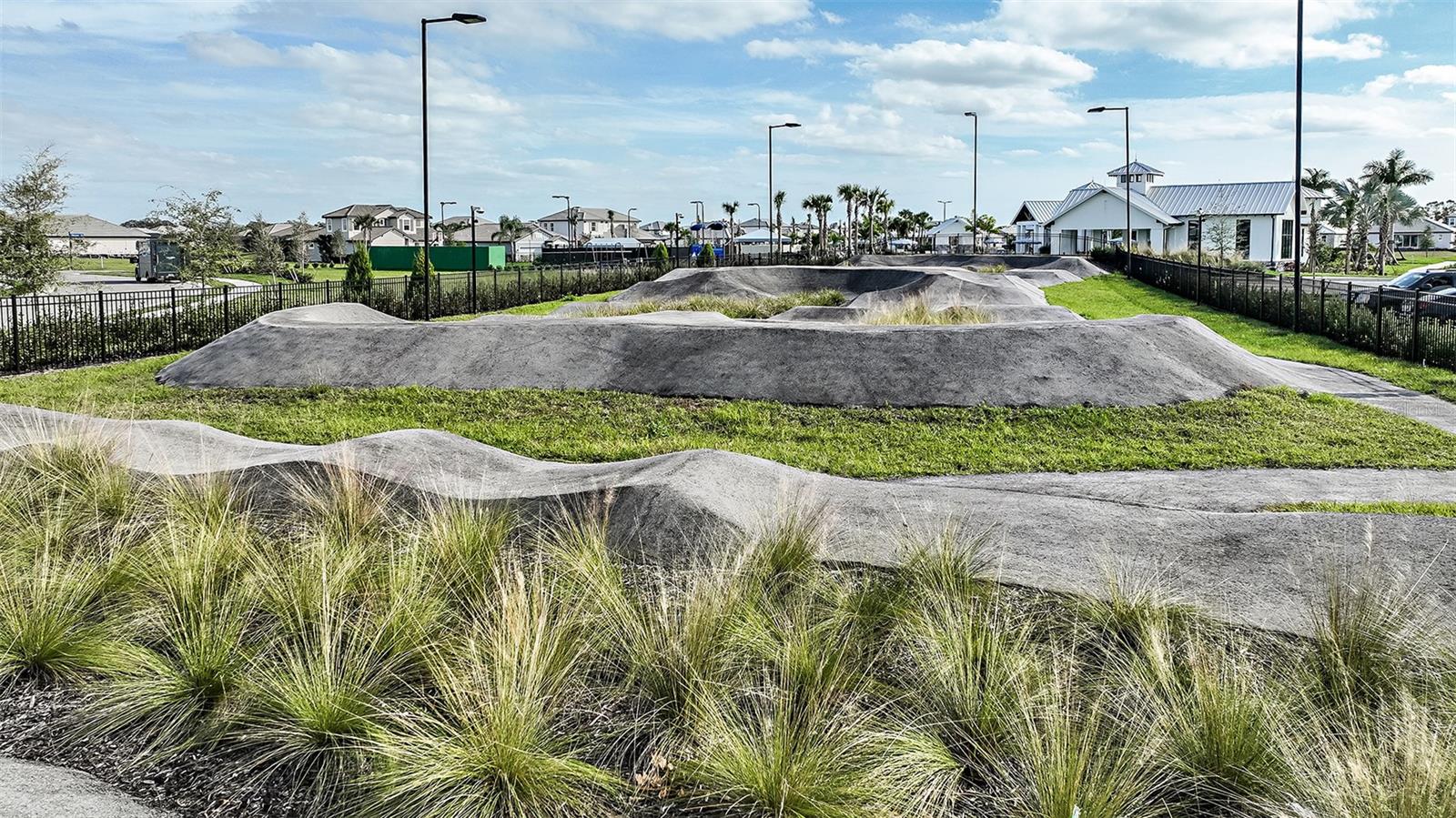 Image 7 of 18 For 17551 Savory Mist Circle