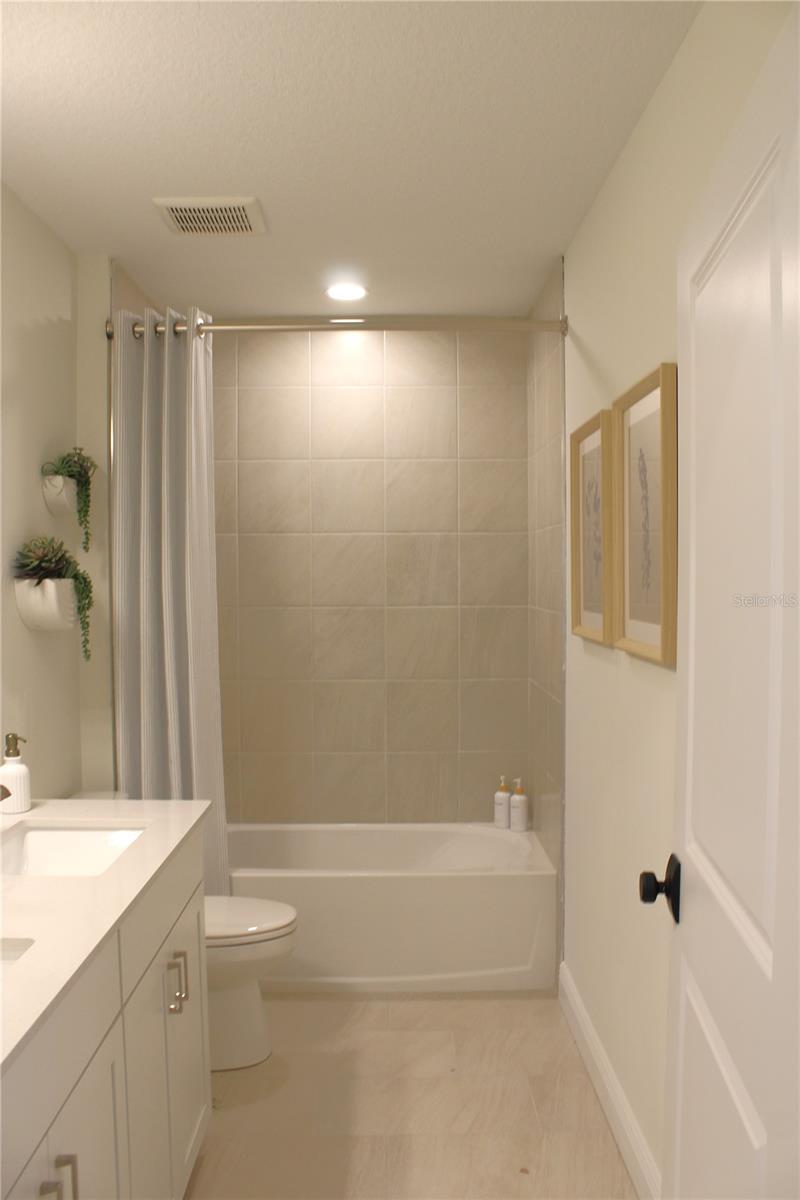 Image 16 of 17 For 17700 Broadleaf Loop