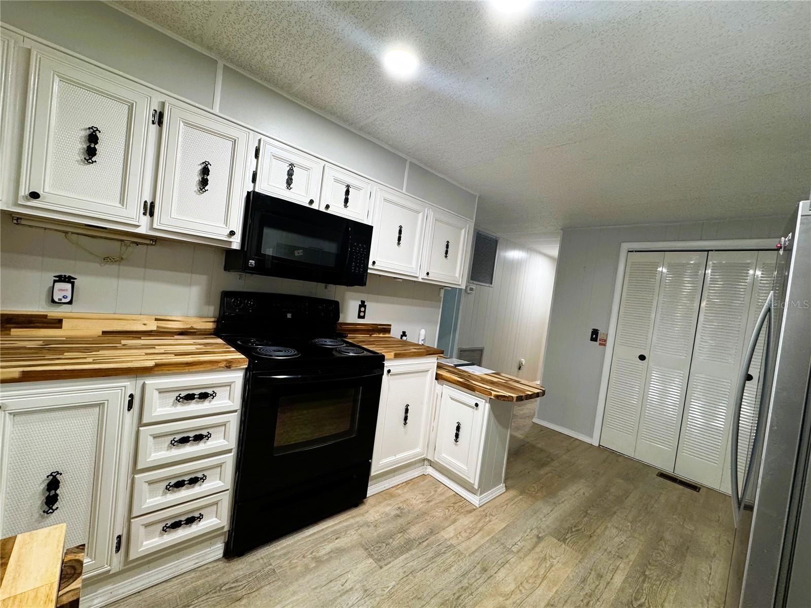 Image 20 of 46 For 105 Temple Cove W