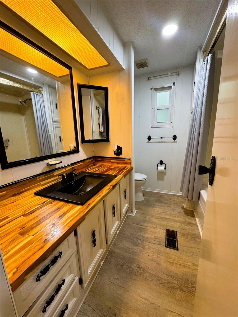 Image 32 of 46 For 105 Temple Cove W