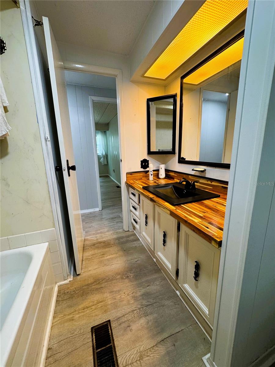 Image 33 of 46 For 105 Temple Cove W