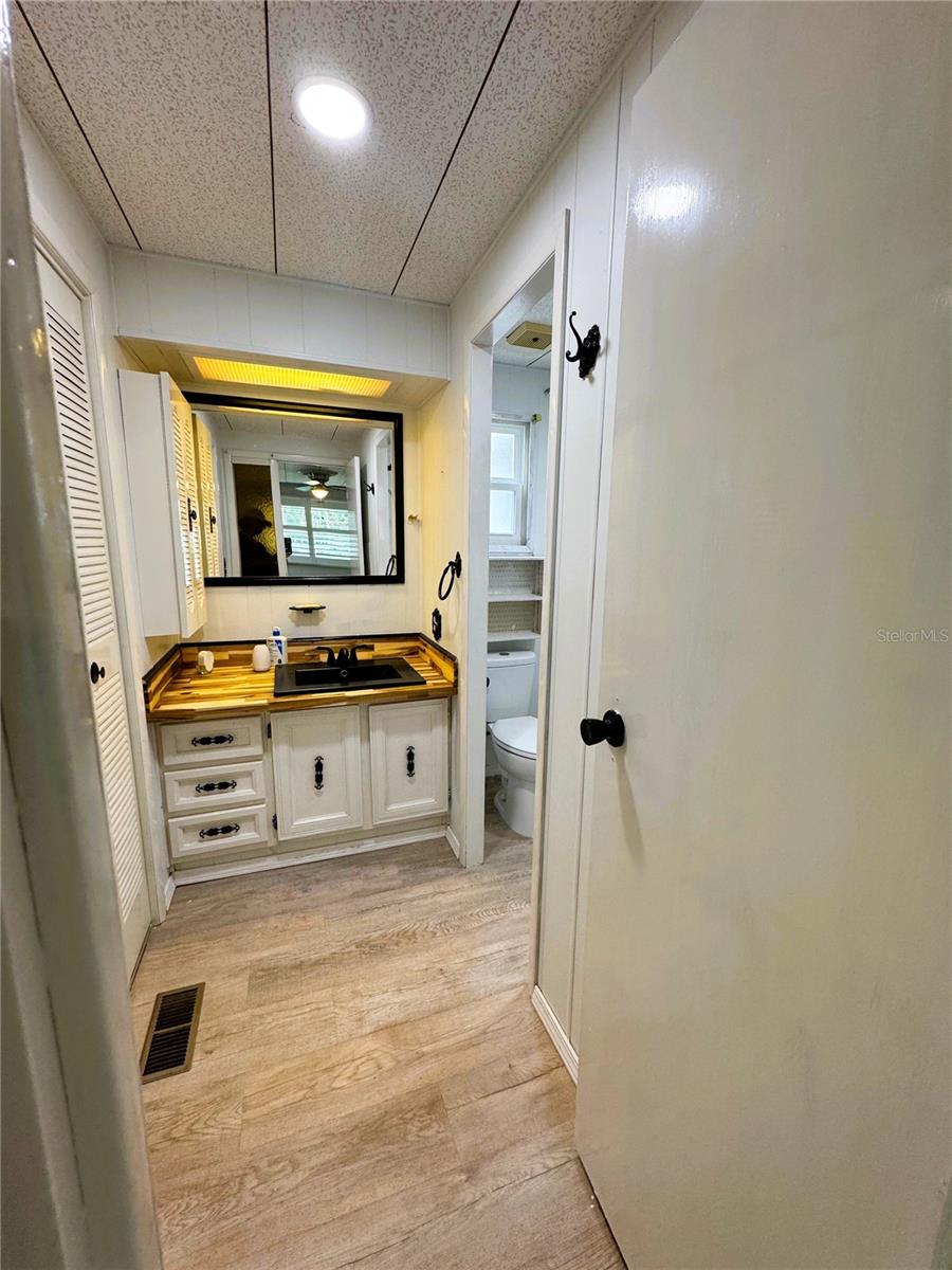 Image 42 of 46 For 105 Temple Cove W