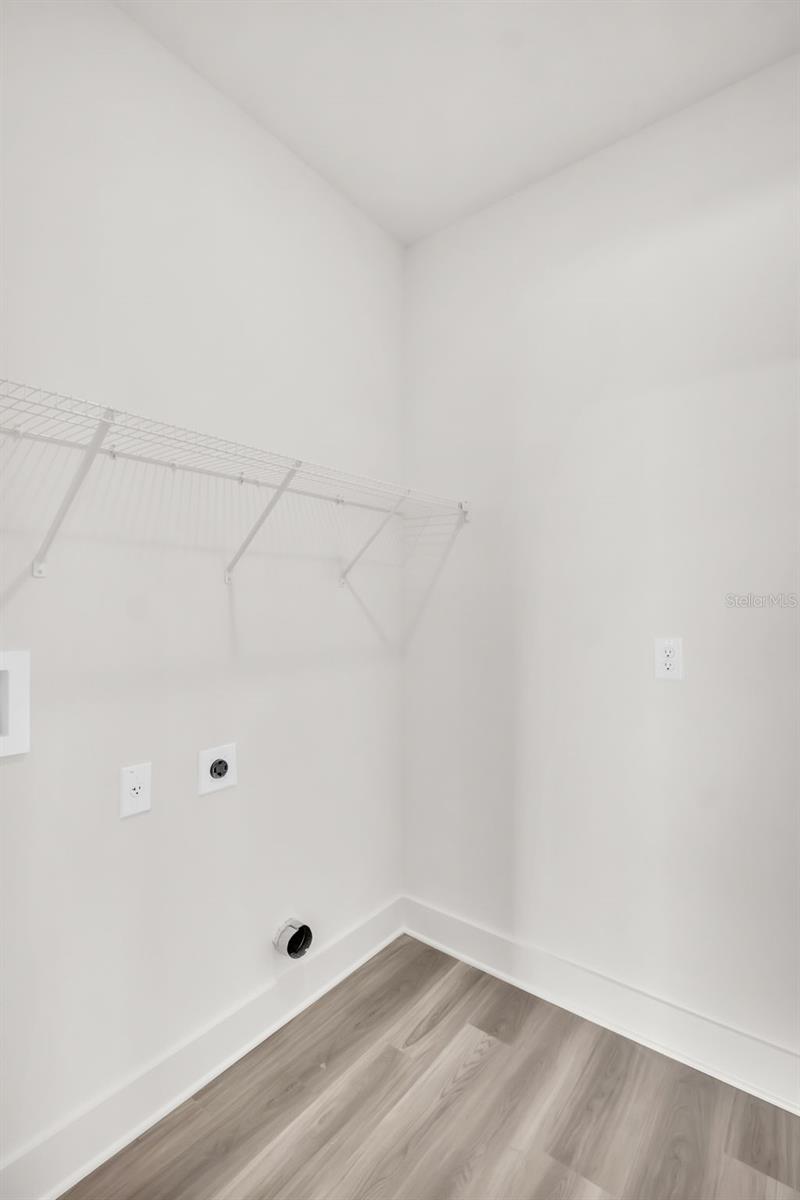 Image 18 of 48 For 7938 Chandler Lake Court