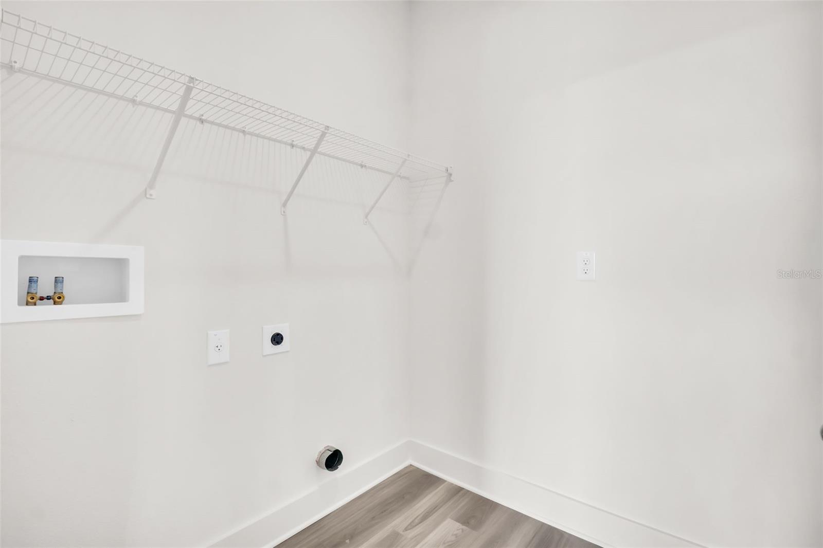 Image 19 of 48 For 7938 Chandler Lake Court