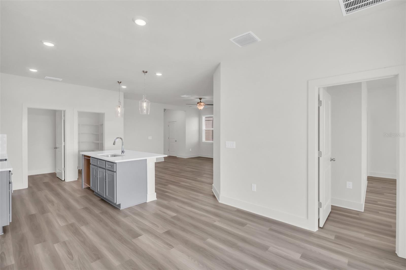 Image 21 of 48 For 7938 Chandler Lake Court